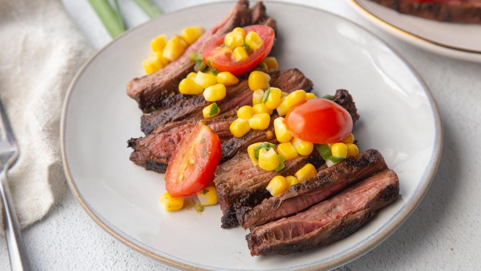 Juicy Grilled Skirt Steak with Flavorful Corn and Tomato Salsa – A Must-Try Recipe!